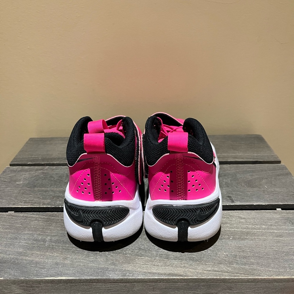 Nike Team Hustle D 11 GS Girls Fierce Pink / Black Sz 4.5y  - Great condition - Picture 3 of 10